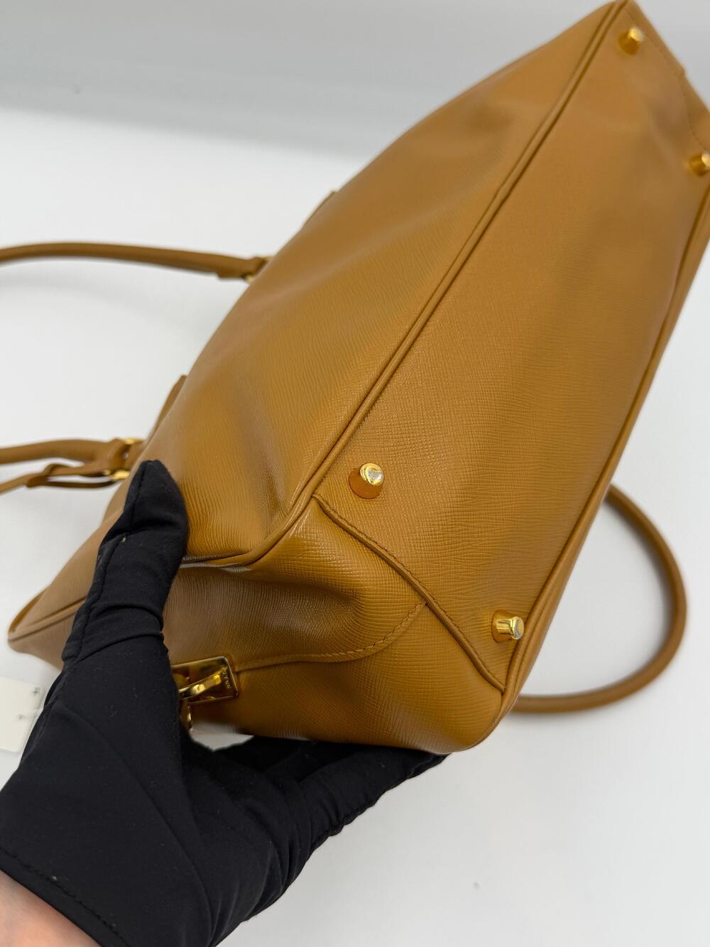 Prada Saffiano Boston - Picture 4 of 14